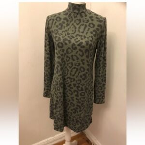 Como Vintage Súper Soft mock animal print Dress size M NWT.